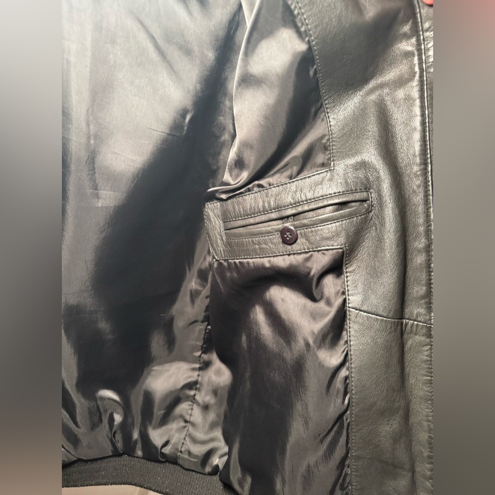 BLK DNM Men’s Classic Black Leather Bomber Jacket - Picture 3 of 8